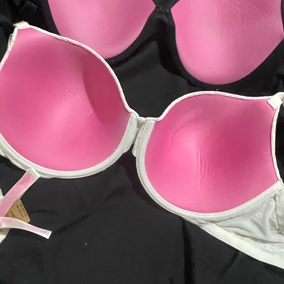 2 Victoria secrets bras one never wore one slightly wore bothe 36dd - Picture 2 of 3
